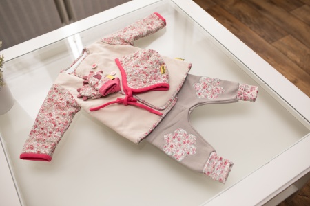 Флизелин клеевой на бумажной основе для эластичных тканей Stretchfix, 30см*5м, прозрачный Флизелин клеевой на бумажной основе для эластичных тканей Stretchfix, 30см*5м, прозрачный