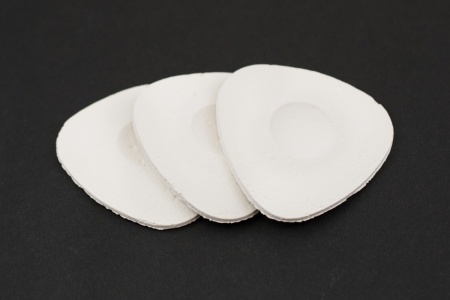 Мелки овальные, белые